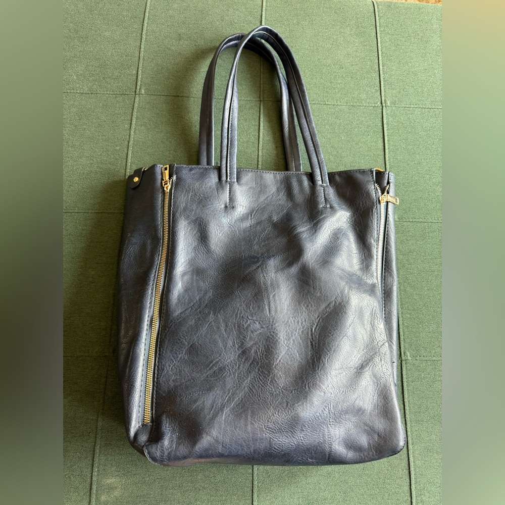 Elegant Navy Leather Shoulder Bag